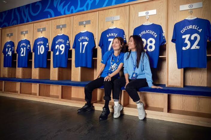 Chelsea FC dressing room tour with fans and player jerseys